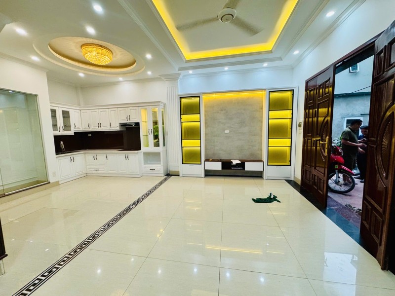 Bán nhà Phố Trạm,Long Biên 5 tầng,40m,mt7m gần oto nhỉnh 7 tỷ - Ảnh 2